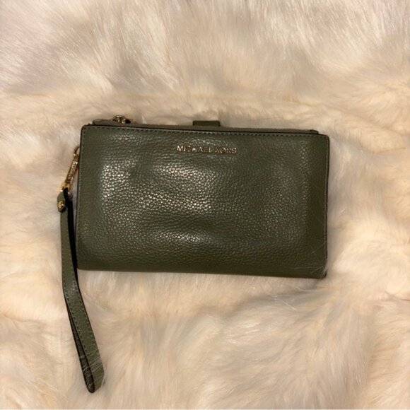 Michael Kors Olive Green Wristlet - Picture 1 of 4